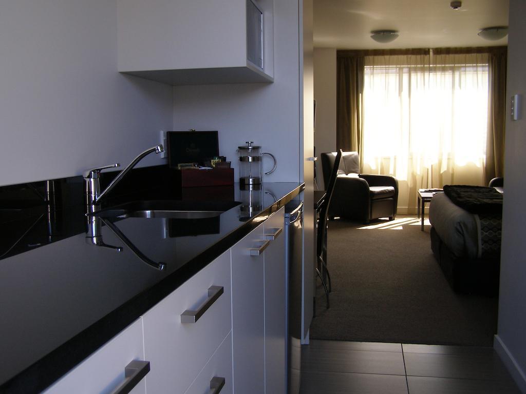 Bellano Motel Suites Christchurch Exteriér fotografie A studio apartment in Paris, France