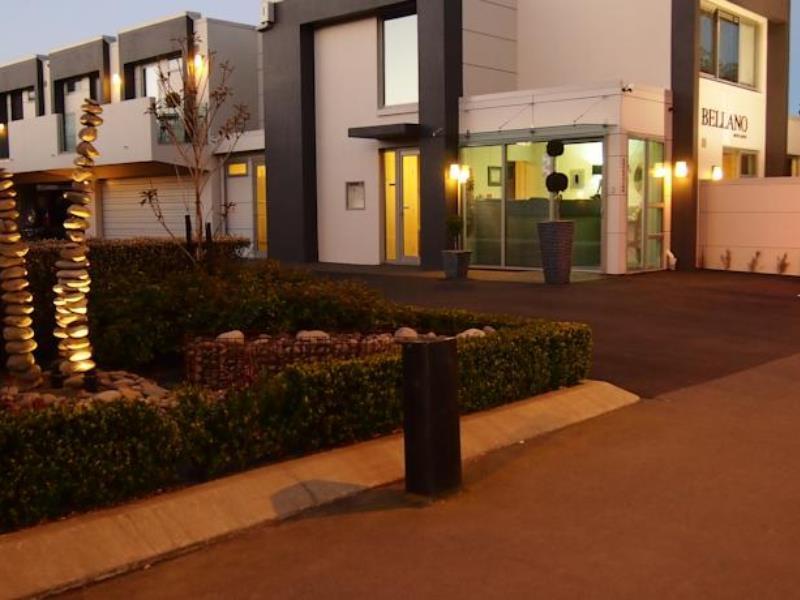 Bellano Motel Suites Christchurch Exteriér fotografie The entrance to the hotel