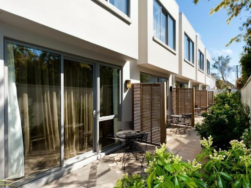 Bellano Motel Suites Christchurch Exteriér fotografie The hotel's courtyard