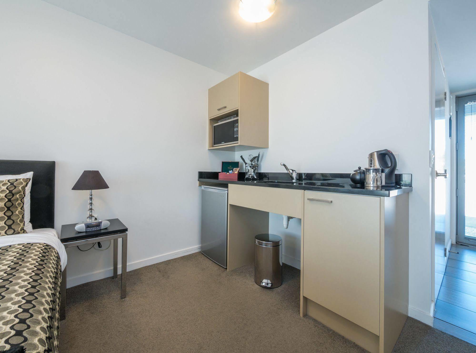 Bellano Motel Suites Christchurch Exteriér fotografie A kitchenette in a studio apartment