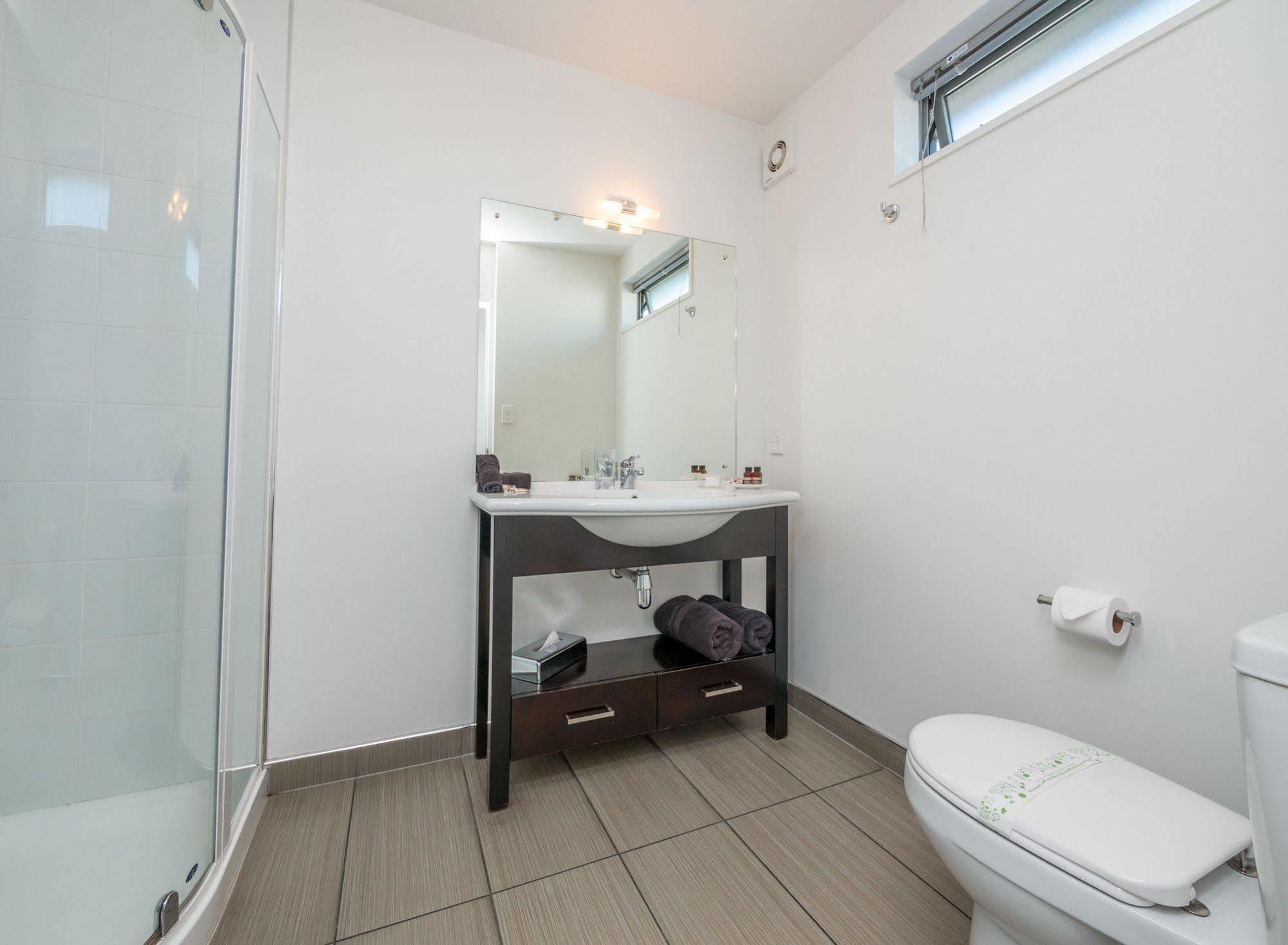 Bellano Motel Suites Christchurch Exteriér fotografie Bathroom