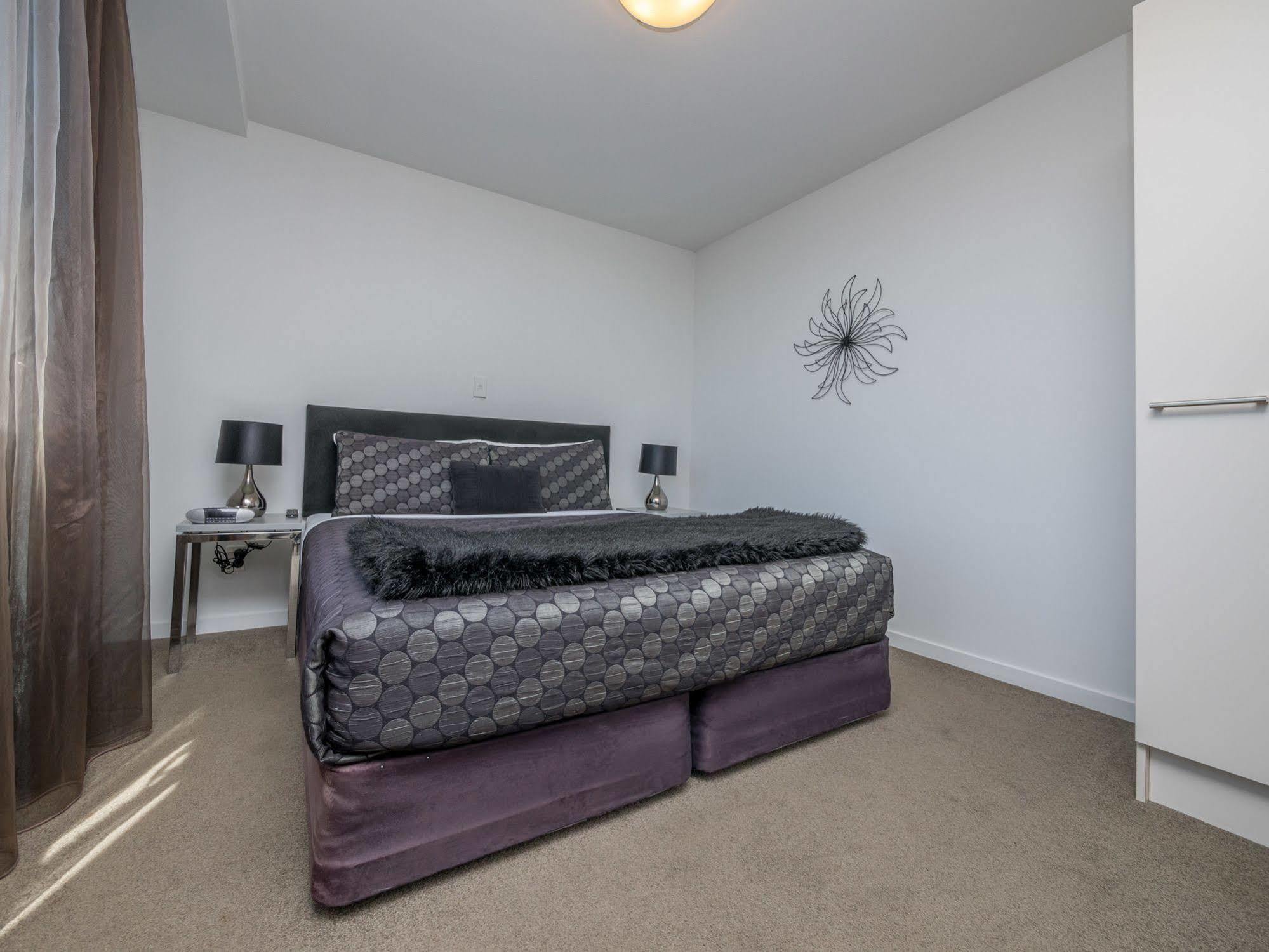 Bellano Motel Suites Christchurch Exteriér fotografie A bedroom at the hotel