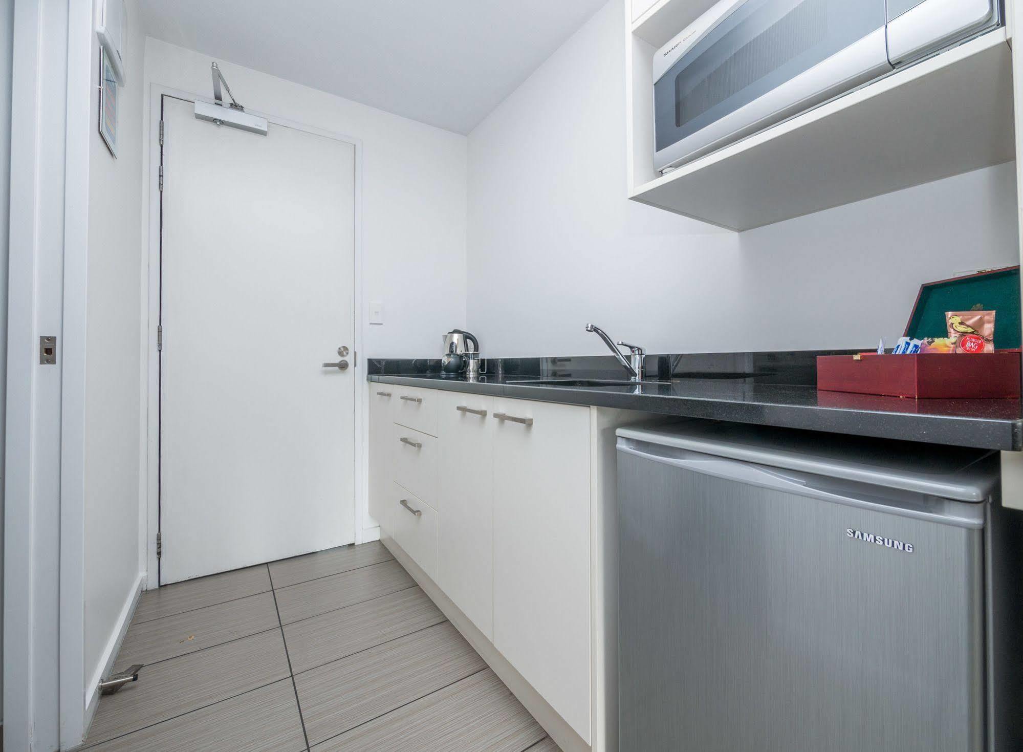 Bellano Motel Suites Christchurch Exteriér fotografie A kitchenette in a hotel room