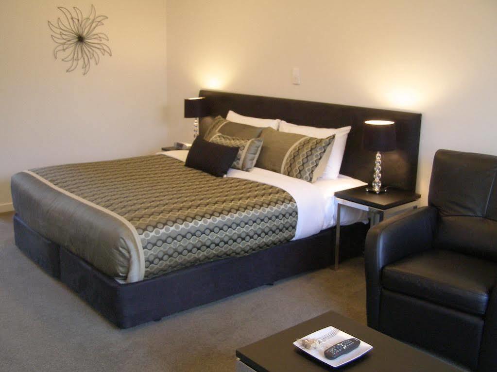Bellano Motel Suites Christchurch Exteriér fotografie A typical motel room